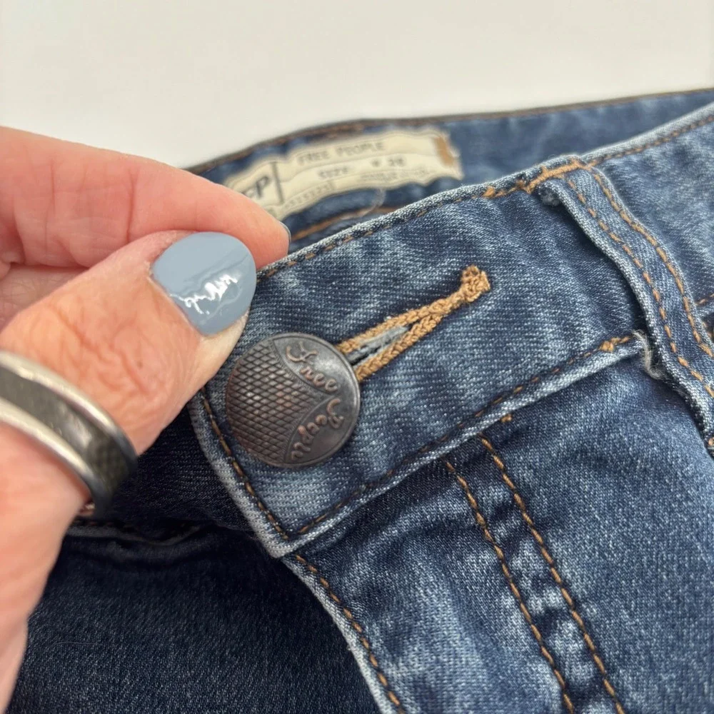 Free People Skinny Jeans Womens 26 Blue Indie Grunge‎ Distressed Knee Mid Rise